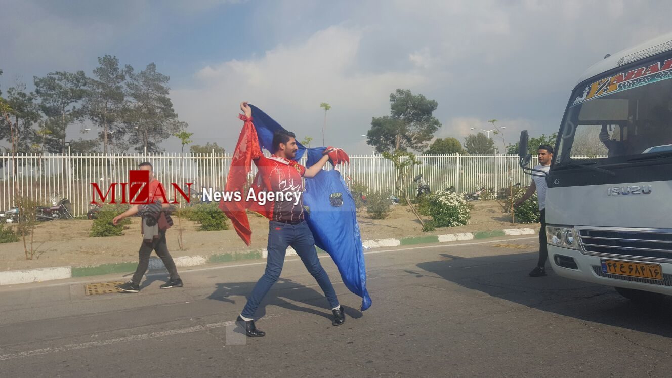 ی ی