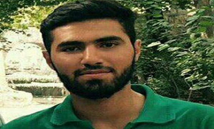 مدافع شدن را به عمل می‌دانست نه به شعار