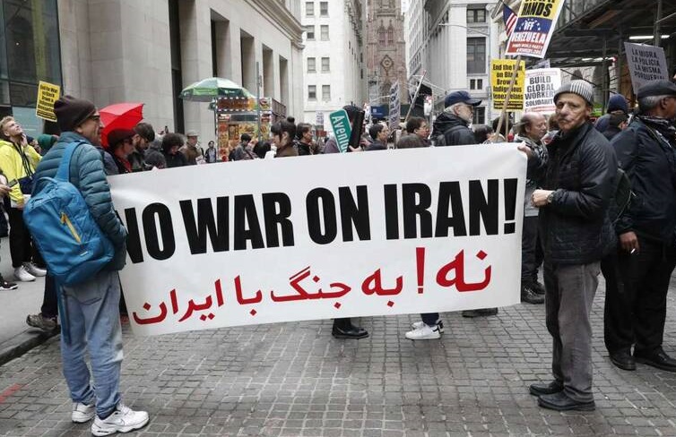نه به جنگ با ایران در تظاهرات آمریکایی