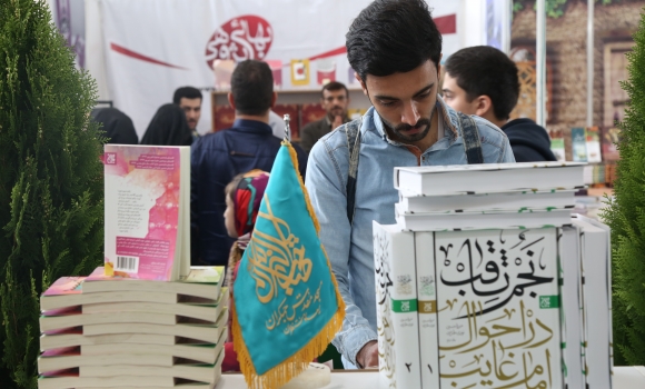 ناشران آثار ارزشی مشکلات زیادی هستند/عدم تخصیص عادلانه کاغذ به انتشاراتیها ناشران آثار ارزشی مشکلات زیادی هستند/عدم تخصیص عادلانه کاغذ به انتشاراتیها