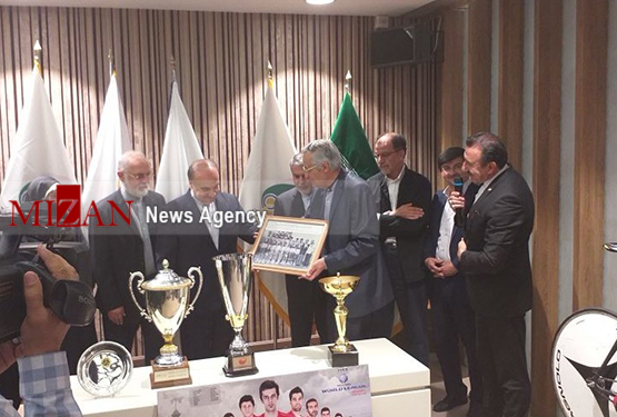حضور ورزشکاران و مسئولان ورزش کشور در موزه ملی ورزش + عکس حضور ورزشکاران و مسئولان ورزش کشور در موزه ملی ورزش + عکس