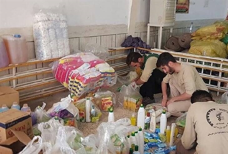 دانشجویان بسیجی در مناطق سیل زده دانشجویان بسیجی در مناطق سیل زده