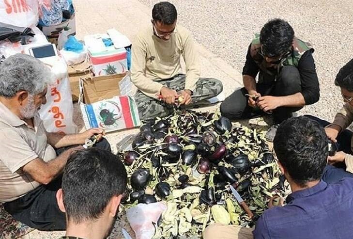 دانشجویان بسیجی در مناطق سیل زده دانشجویان بسیجی در مناطق سیل زده