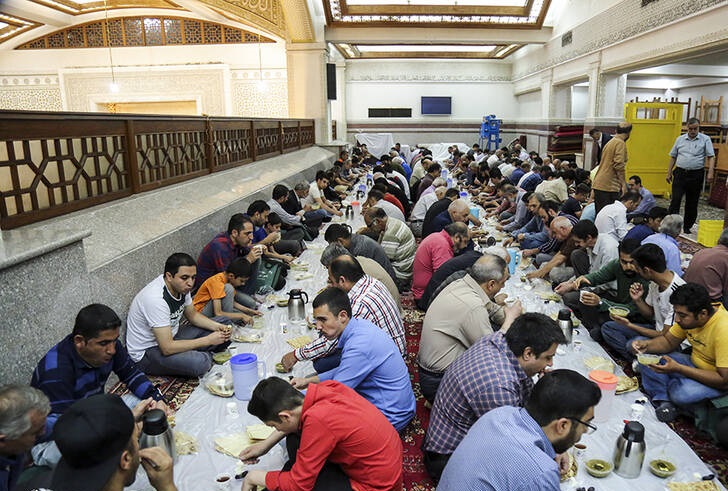 افطار افطار در مسجد جامع شهرک غرب