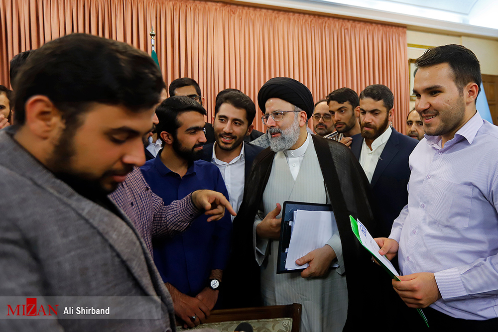 از ضرورت ایجاد امید به عدالت دستگاه قضایی در مردم تا درخواست مبارزه با فسادِ صاحب منصبان/ حمایت دانشجویان از سفرهای استانی رئیس دستگاه قضا و اشاره به سابقه خوب آیتالله رئیسی در پیشگیری از تخریب اراضی کشاورزی، جنگلها و باغات/انتقاد از اطاله دادرسیها از ضرورت ایجاد امید به عدالت دستگاه قضایی در مردم تا درخواست مبارزه با فسادِ صاحب منصبان/ حمایت دانشجویان از سفرهای استانی رئیس دستگاه قضا و اشاره به سابقه خوب آیتالله رئیسی در پیشگیری از تخریب اراضی کشاورزی، جنگلها و باغات/انتقاد از اطاله دادرسیها