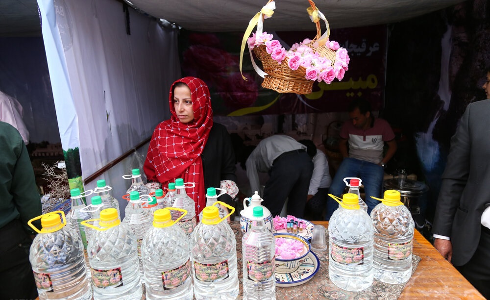 گلاب دومین جشنواره فرهنگی گلمحمدی استان یزد