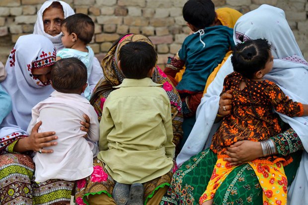 پزشکی در پاکستان با سرنگ آلوده ۵۰۰ نفر را به ویروس ایدز مبتلا کرد پزشکی در پاکستان با سرنگ آلوده ۵۰۰ نفر را به ویروس ایدز مبتلا کرد