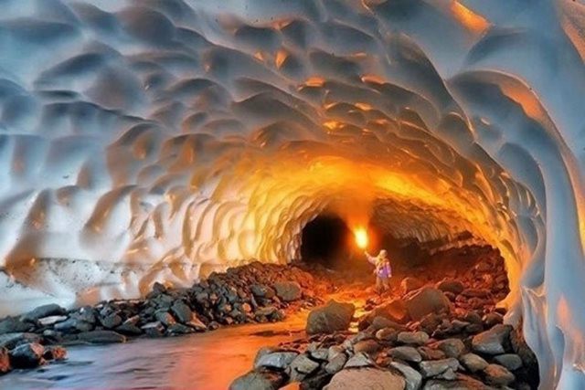طبیعت شگفت انگیز غار نمکی قشم