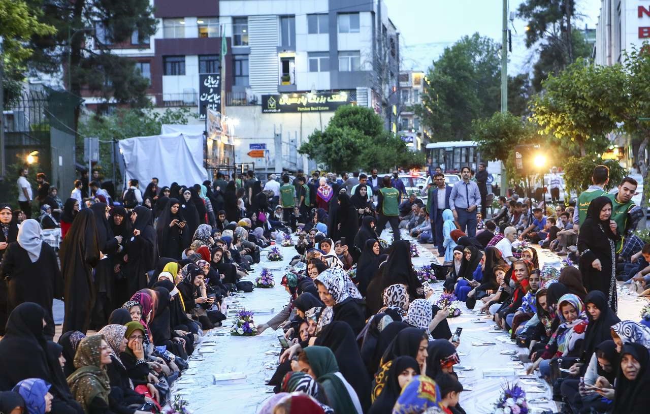 سفره افطار افطاری در میدان فرهنگ