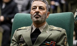 فرمانده کل ارتش: سران منطقه ایران را الگو قرار دهند