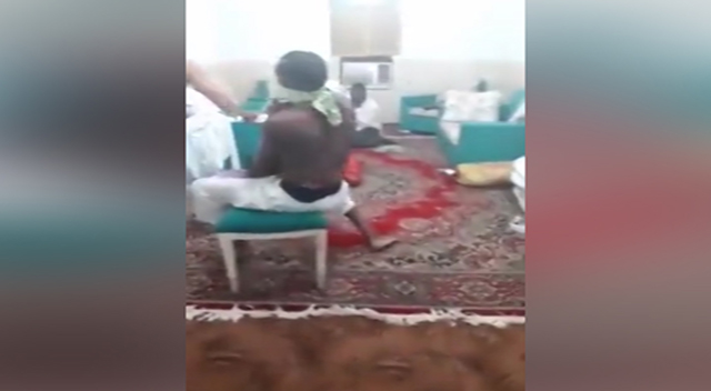 شکنجه وحشیانه کارگر آفریقایی به دست کارفرمای سعودی شکنجه وحشیانه کارگر آفریقایی به دست کارفرمای سعودی