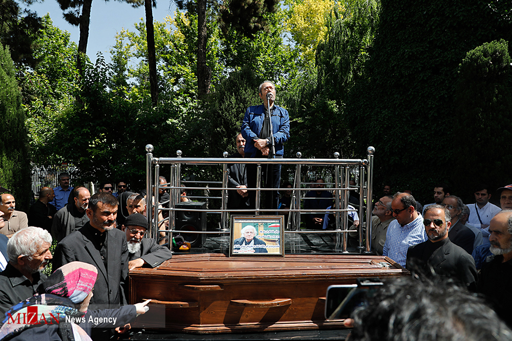 تشییع پیکر «پرویز بهرام» تشییع پیکر «پرویز بهرام» /نصیریان: بهرام فقط یه دوبلور نبود بلکه بازیگر توانایی بود/والی زاده: به خانواده بزرگ دوبله تسلیت میگویم