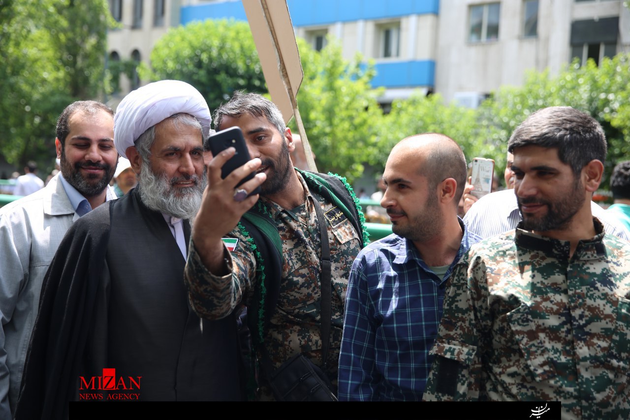 تصاویر از حضور رئیس سازمان اطلاعات سپاه در راهپیمایی روز قدس