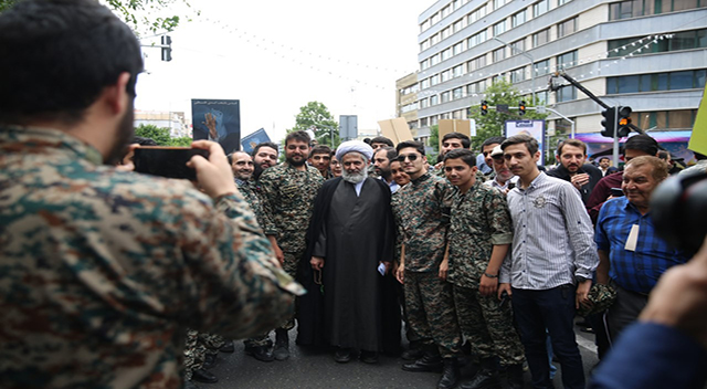 حضور رئیس سازمان اطلاعات سپاه در راهپیمایی روز قدس