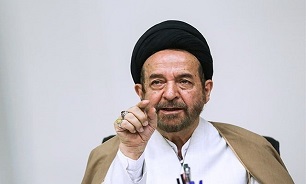 امام خمینی(ره) در محراب عبادت، جایگاه سیاست و کرسی فقاهت در حد اعلی بودند/ جامعیت امام (ره) ریشه در جامعیت قرآن داشت/ دوری از «خودپرستی» و «کیش شخصیت» از ویژگی‌های برجسته امام(ره) بود