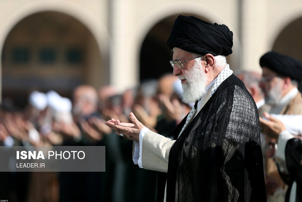 اقامه نماز عید فطر، با شکوهی وصفناپذیر اقامه نماز عید فطر، با شکوهی وصفناپذیر