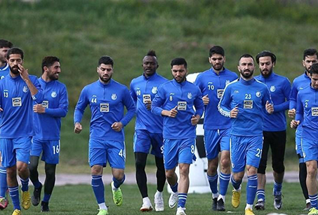 مسئولان استقلال باید زود تکلیف سرمربی را مشخص کنند