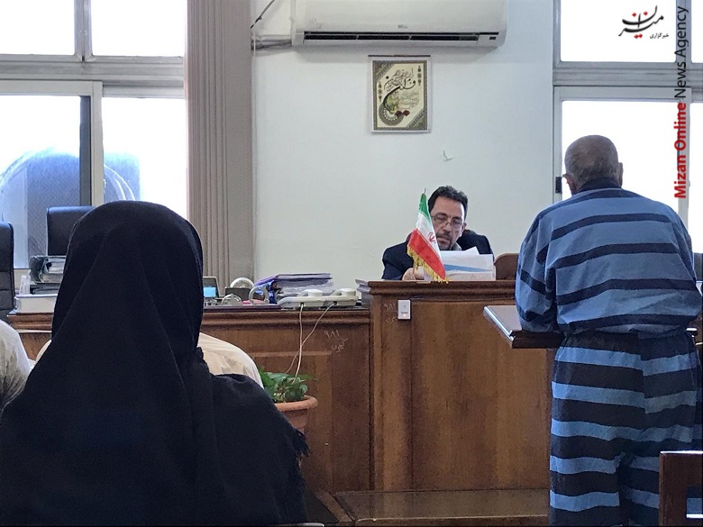 عامل جنایت سرهای بریده خیابان شیخ بهایی محاکمه شد / متهم: اتهام را قبول دارم و تقاضای قصاص خود را دارم عامل جنایت سرهای بریده خیابان شیخ بهایی محاکمه شد / متهم: اتهام را قبول دارم و تقاضای قصاص خود را دارم