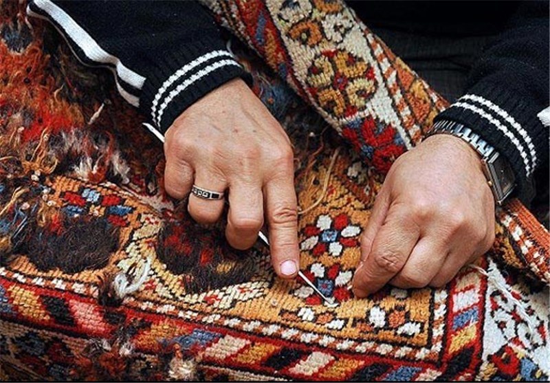 آموزش در باز زنده سازی و احیا صنایع دستی نقش مهمی دارد/خورجین بافی همچنان رشتهای فعال است