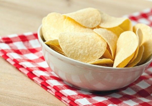 مضرات چیپس سیب زمینی برای زنان باردار/ نمک؛ عامل اصلی افزایش فشار خون/ بررسی اثرات پیش دیابت