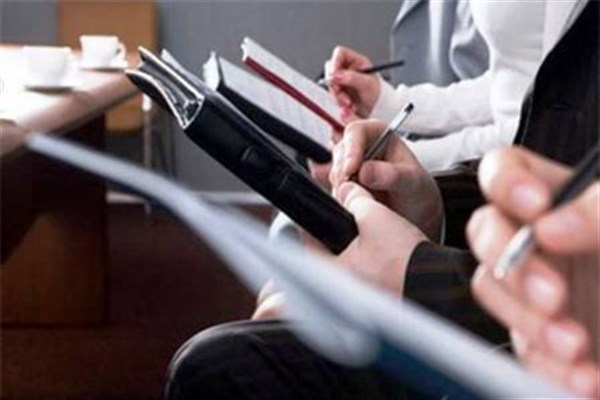آسیب‌های بمباران خبری حواشی غیرمهم
