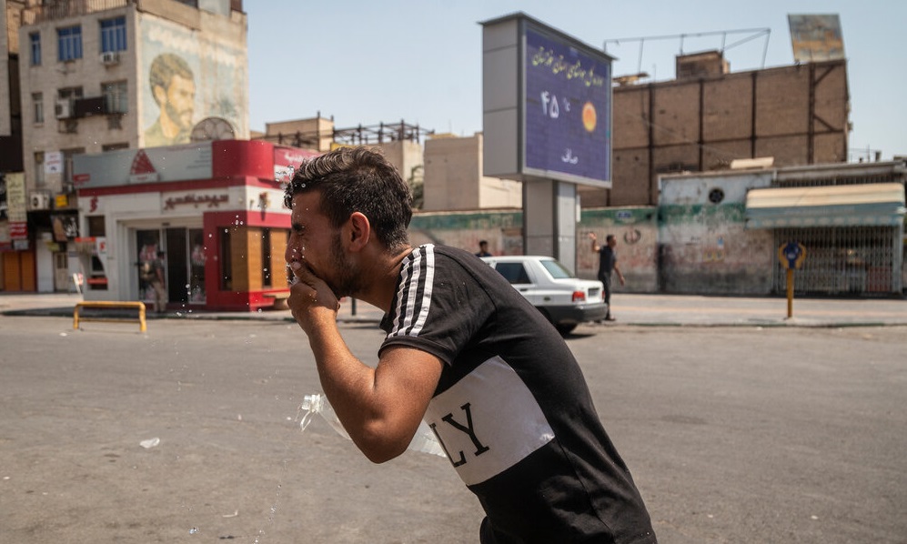 نشاء برنج در «چهاردانگه» ساری/ تعطیلات داغ اهواز/ عملیات داکینگ نفتکش غول پیکر ۳۲۰هزار تنی نشاء برنج در «چهاردانگه» ساری/ تعطیلات داغ اهواز/ عملیات داکینگ نفتکش غول پیکر ۳۲۰هزار تنی