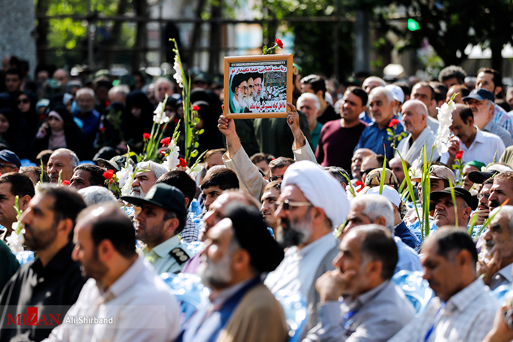وداع با پیکر پاک ۱۵۰ شهید تازه تفحصشده با حضور معنادار مردم وداع با پیکر پاک ۱۵۰ شهید تازه تفحصشده با حضور معنادار مردم