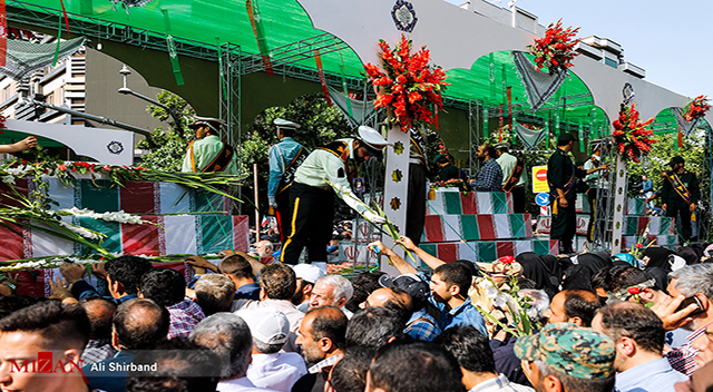 تشییع پیکر پاک ۱۵۰ شهید تفحص شده دوران دفاع مقدس تشییع پیکر پاک ۱۵۰ شهید تفحص شده دوران دفاع مقدس