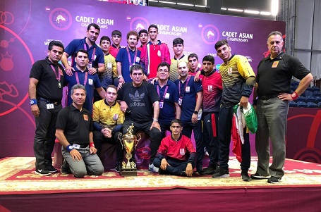 سرود مقدس جمهوری اسلامی ایران در سالن کشتی گلمکانوف قزاقستان طنین انداز شد + فیلم و عکس