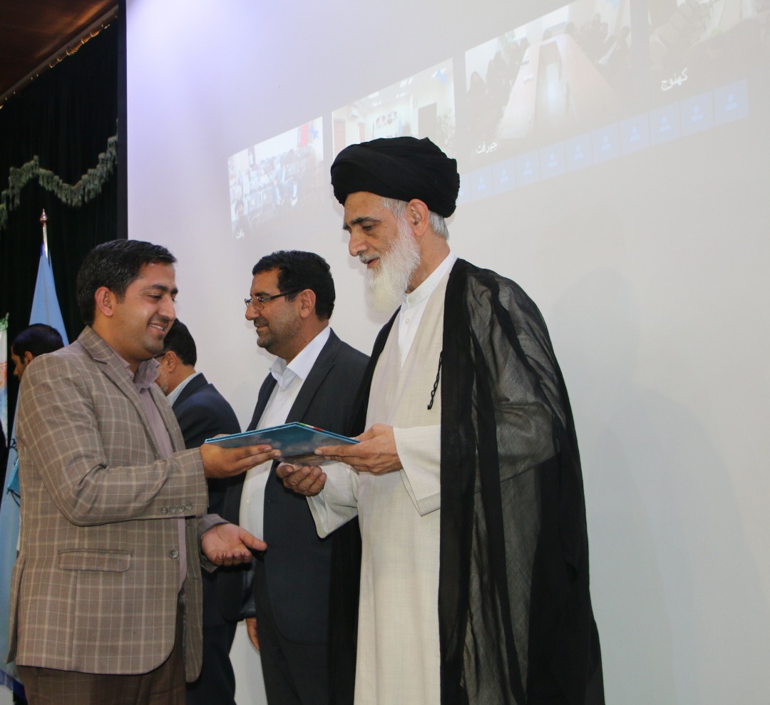 تجلیل از قضات و کارمندان نمونه دادگستری استان کرمان
