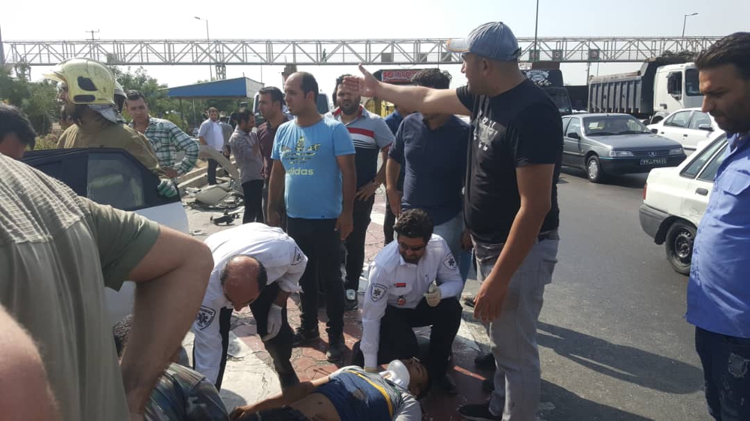 برخورد ام وى ام با گاردریل ٢ مصدوم بدحال برجاى گذاشت برخورد ام وى ام با گاردریل ٢ مصدوم بدحال برجاى گذاشت