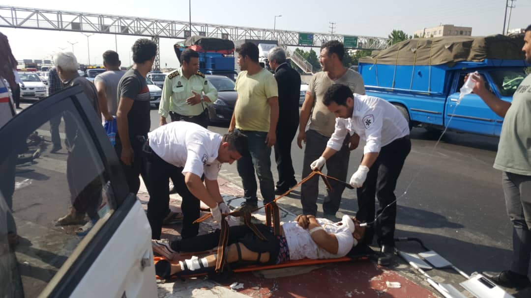 برخورد ام وى ام با گاردریل ٢ مصدوم بدحال برجاى گذاشت برخورد ام وى ام با گاردریل ٢ مصدوم بدحال برجاى گذاشت