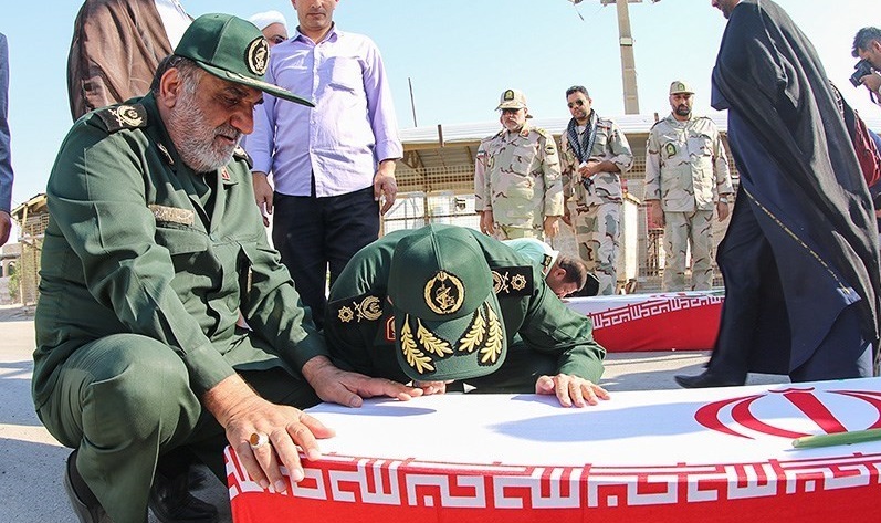 بندر شرفخانه /مراسم شادپیمایی عروسکها در محوطه تارخی طاق بستان – کرمانشاه بندر شرفخانه /مراسم شادپیمایی عروسکها در محوطه تارخی طاق بستان – کرمانشاه