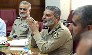  جلسه هم‌اندیشی فرمانده‌کل ارتش با مشاوران جوان برگزار شد