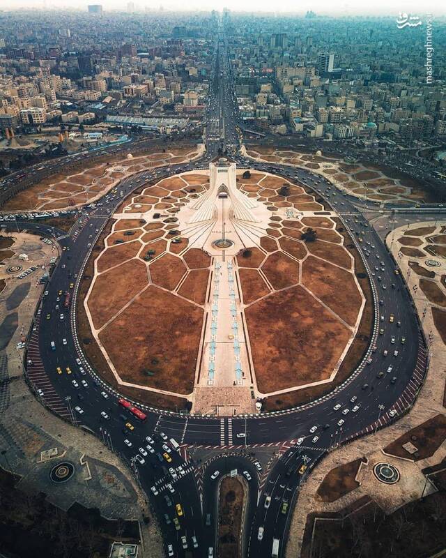 نمایی متفاوت از میدان آزادی +عکس