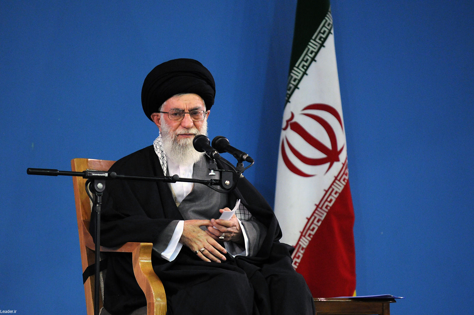 هزاران نفر از فرماندهان بسیج با رهبر انقلاب دیدار می کنند