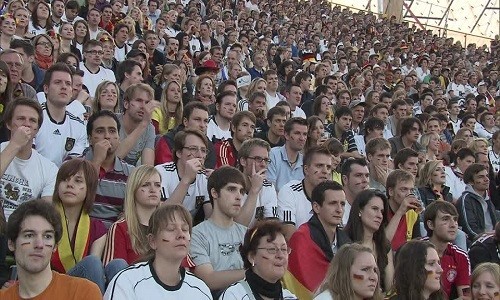 تمهیدات ویژه ورزشگاهها برای حضور بانوان/ شکایت گسترده زنان هوادار فوتبال از آزار و اذیت در ورزشگاههای اروپایی/ استفاده از الفاظ رکیک توسط تماشاگران مرد و گزارش آسیبهای روانی از سوی زنانی که به ورزشگاه میروند تمهیدات ویژه ورزشگاهها برای حضور بانوان/ شکایت گسترده زنان هوادار فوتبال از آزار و اذیت در ورزشگاههای اروپایی/ استفاده از الفاظ رکیک توسط تماشاگران مرد و گزارش آسیبهای روانی از سوی زنانی که به ورزشگاه میروند