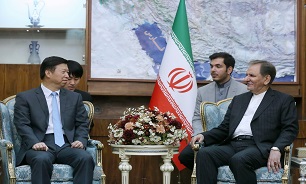 کاهش تعهدات ایران گامی برای حفظ برجام است/ اراده جدی تهران توسعه روابط همه جانبه با پکن است/ آمریکایی و غرب به دنبال به خطر انداختن امنیت منطقه خاورمیانه و خلیج فارس هستند/ سیاست خارجی جمهوری اسلامی ایران حمایت از چندجانبه گرایی و مقابله با هژمونی آمریکاست/ وزیر بین الملل حزب کمونیست چین: اراده پکن برای حفظ روابط دوستانه با تهران تغییر نخواهد کرد/ همه طرف‌ها باید به تعهدات خود در برجام عمل کنند
