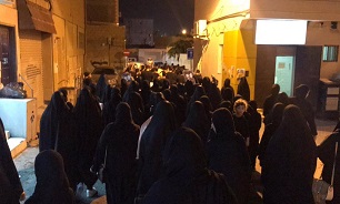 تداوم تظاهرات در بحرین علیه سرکوبگری رژیم آل خلیفه/استفاده پلیس از گاز اشک‌آور علیه معترضان