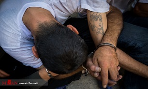 سرقت لوازم خودرو با استفاده از شال و روسری