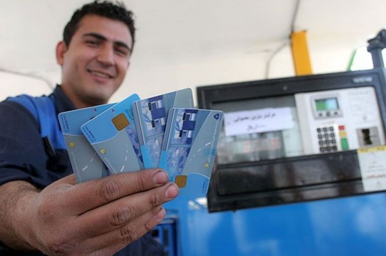 فعالیت دفاتر منتخب تهران در روز تعطیل برای توزیع کارت‌های سوخت