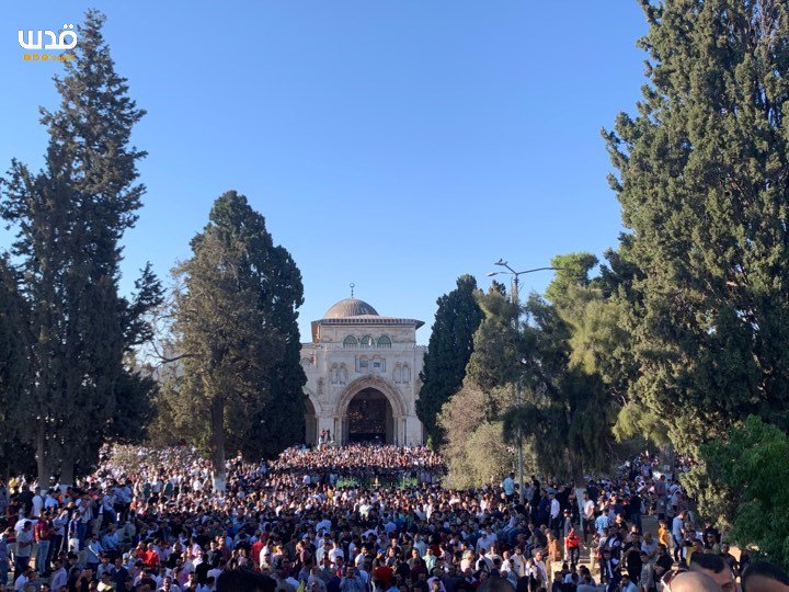 حضور دهها هزار فلسطینی در نماز عید قربان در مسجد الاقصی/ نظامیان رژیم با نمازگزاران درگیر شدند حضور دهها هزار فلسطینی در نماز عید قربان در مسجد الاقصی/ نظامیان رژیم با نمازگزاران درگیر شدند