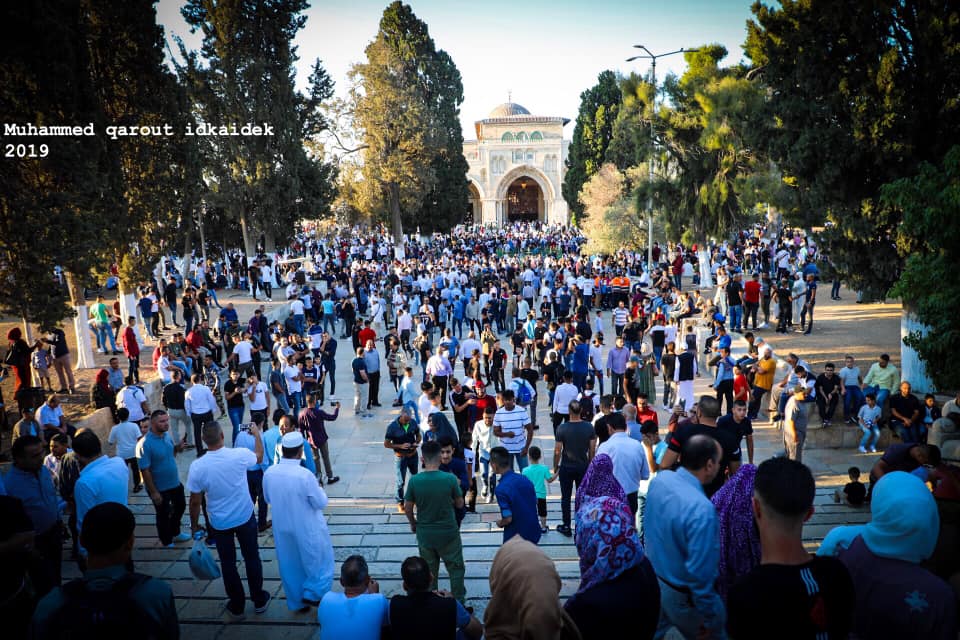 حضور دهها هزار فلسطینی در نماز عید قربان در مسجد الاقصی/ نظامیان رژیم با نمازگزاران درگیر شدند حضور دهها هزار فلسطینی در نماز عید قربان در مسجد الاقصی/ نظامیان رژیم با نمازگزاران درگیر شدند