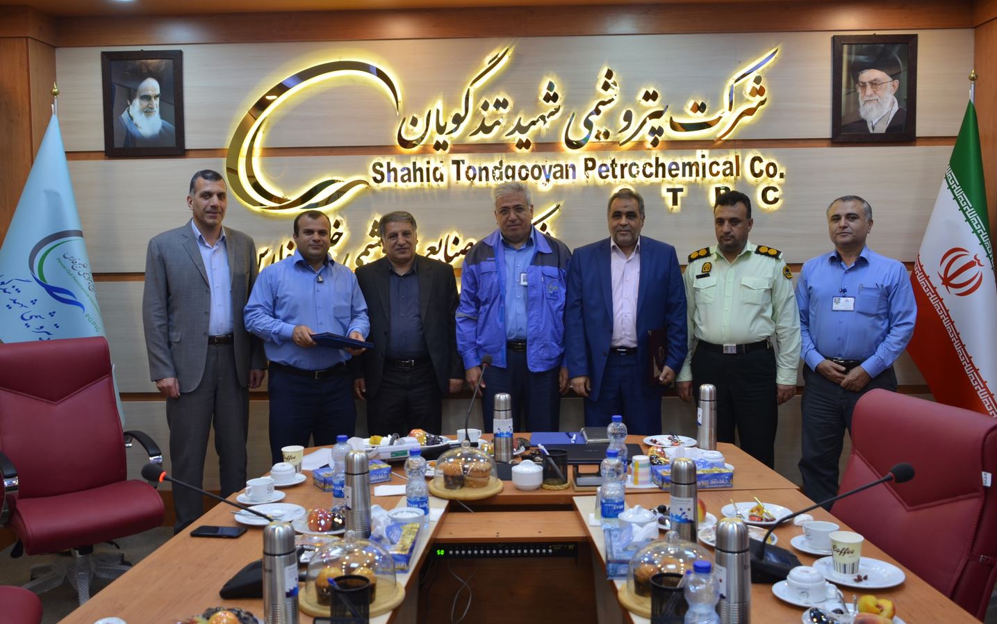 برگزاری مراسم دعای روز عرفه در پتروشیمی شهید تندگویان برگزاری مراسم دعای روز عرفه در پتروشیمی شهید تندگویان