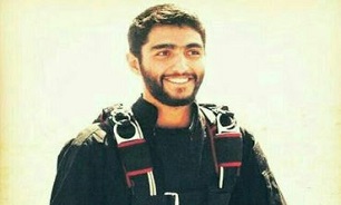 به هیچ کس اجازه نده پشت سر آقا حرف بزند
