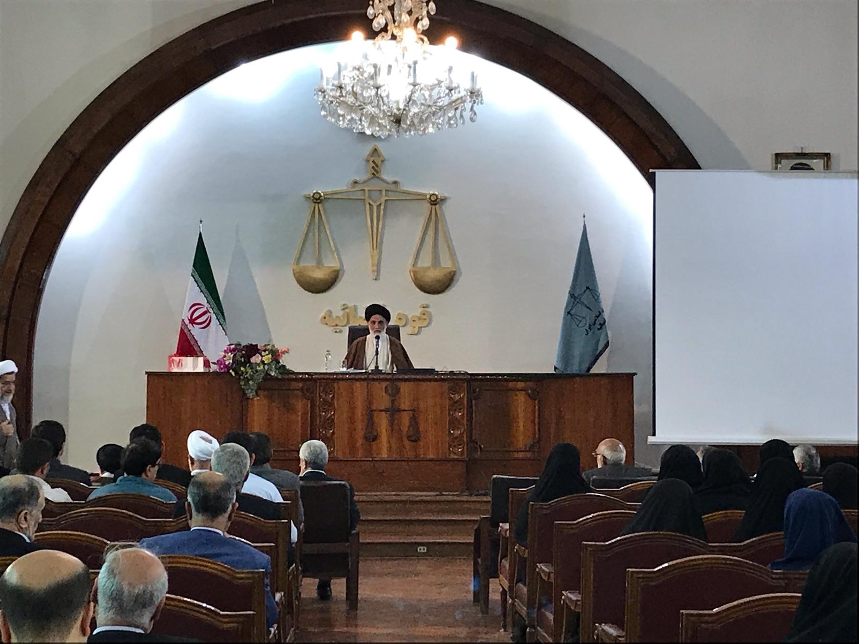فضیلتى که خداوند متعال به جمهورى اسلامى داده، ولایت است