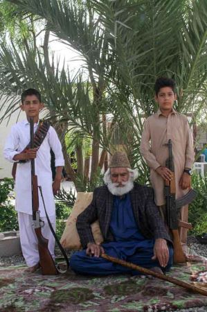 جنجال پیرمرد ایرانی با عجیب ترین جمعیت خانواده +عکس جنجال پیرمرد ایرانی با عجیب ترین جمعیت خانواده +عکس