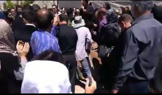 خاکسپاری غیر متعارف متوفی در یکی از شهرهای اطراف تهران خاکسپاری غیر متعارف متوفی در یکی از شهرهای اطراف تهران