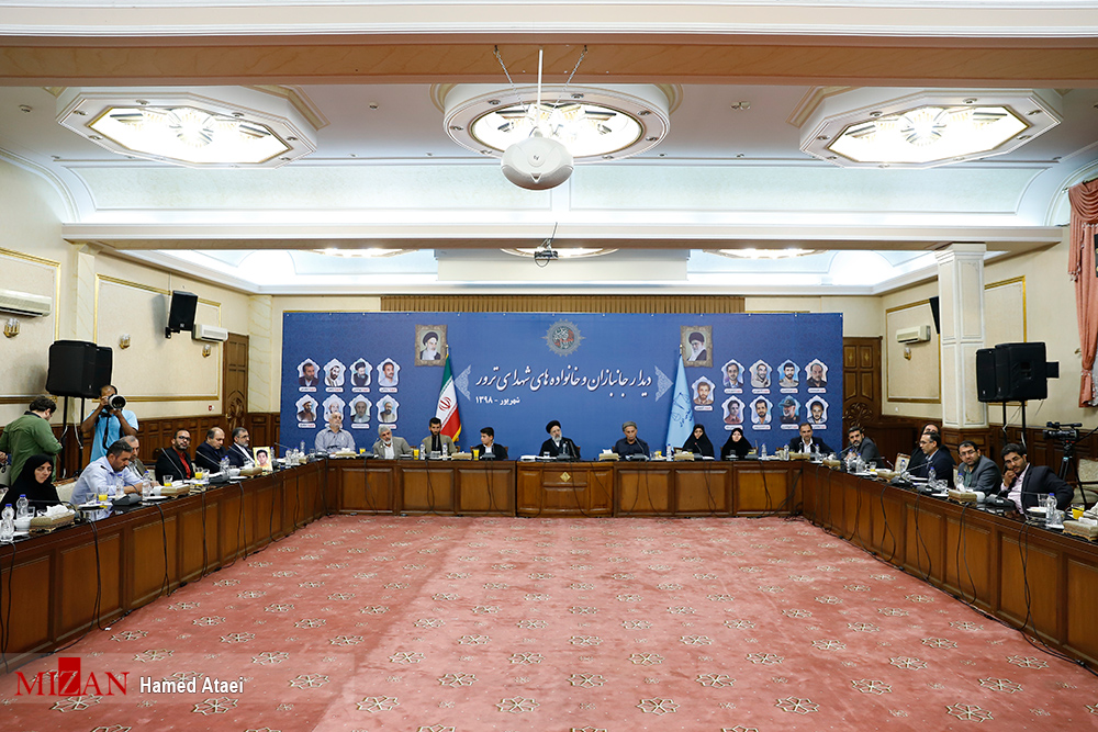 تأکیدات رئیس قوه قضاییه مبنی بر ضرورت پیگیری جدی اقدامات حقوقی و تنظیم کیفرخواست توسط خانواده‌ها علیه گروهک‌های تروریستی و کشور‌های حامی آن‌ها امید بخش خانواده معزز شهدای ترور شد