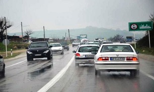 بارش باران در اکثر محور‌های مواصلاتی استان مازندران/ ترافیک در مسیر آزادراه قزوین به کرج